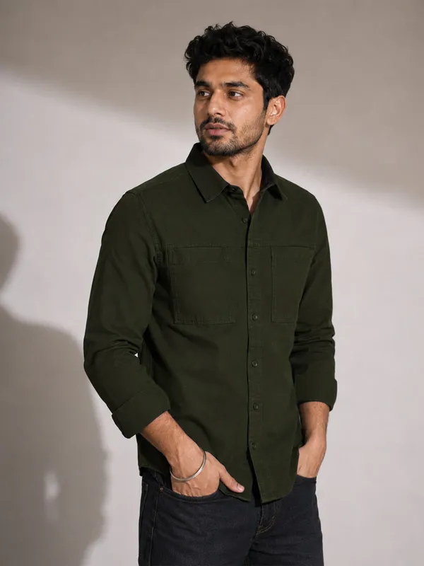 Modern_Cargo_Bottle_Green_Shirt