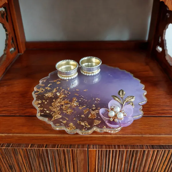 Resin_Floral_Gold_Leaf_Decorative_Round_Tray