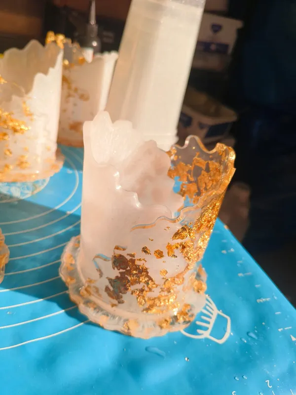Resin_Decorative_Gold_Flake_Candle_Holder