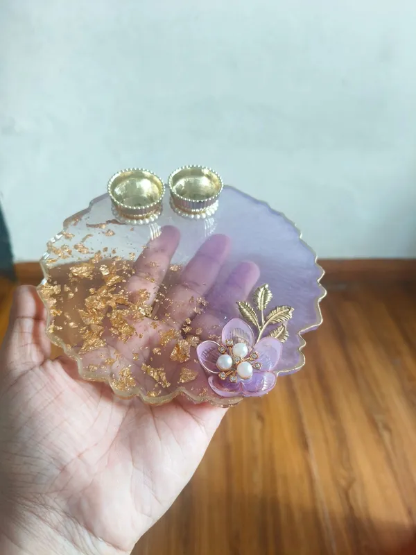Resin_Floral_Gold_Leaf_Decorative_Round_Tray