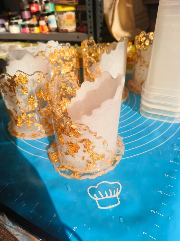 Resin_Decorative_Gold_Flake_Candle_Holder
