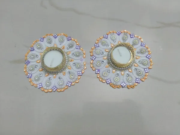 Embellished_Floral_Pattern_Round_Mirror_Set_of_2