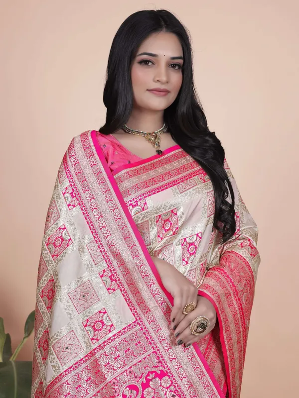 Cream_&_Pink_Banarasi_Silk_Saree_with_Silver_Zari_|_Wedding,_Party_&_Traditional_Wear_|_Elegant_Banarasi_Saree_with_Contrast_Pallu