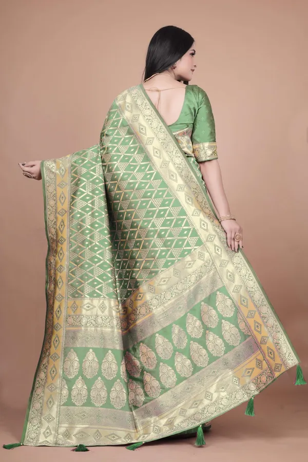 Emerald_Green_Banarasi_Silk_Saree_with_Silver_Zari_|_Geometric_&_Floral_Design_|_Wedding,_Festive_&_Traditional_Wear