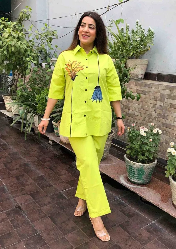 Women's_Cotton_Floral_Printed_Straight_Short_Shirt_Kurti_With_Pant_-_XXL
