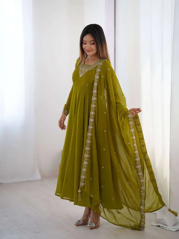 Womens_Crunchy_Silk_Anarkali_Kurti_with_Pant_&_Dupatta_Set_-_M