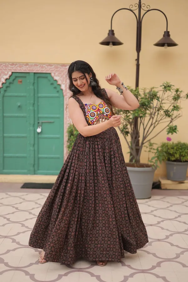 Black_Faux_Georgette_Designer_Gown_?_Fully_Flared_Elegant_Party_&_Wedding_Set_-_M