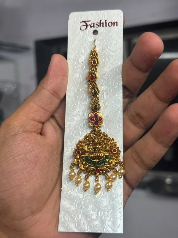 Green_Brass_Temple_Multicolour_Stone_Maang_Tikka_For_Women