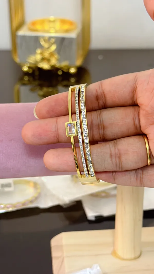 Gold_White_Anti_Tarnish_Alloy_Crystal_Bangle_For_Women
