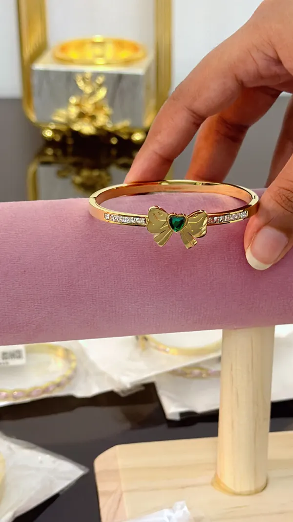 Gold_Anti_Tarnish_Alloy_Bow_Bangle_For_Women