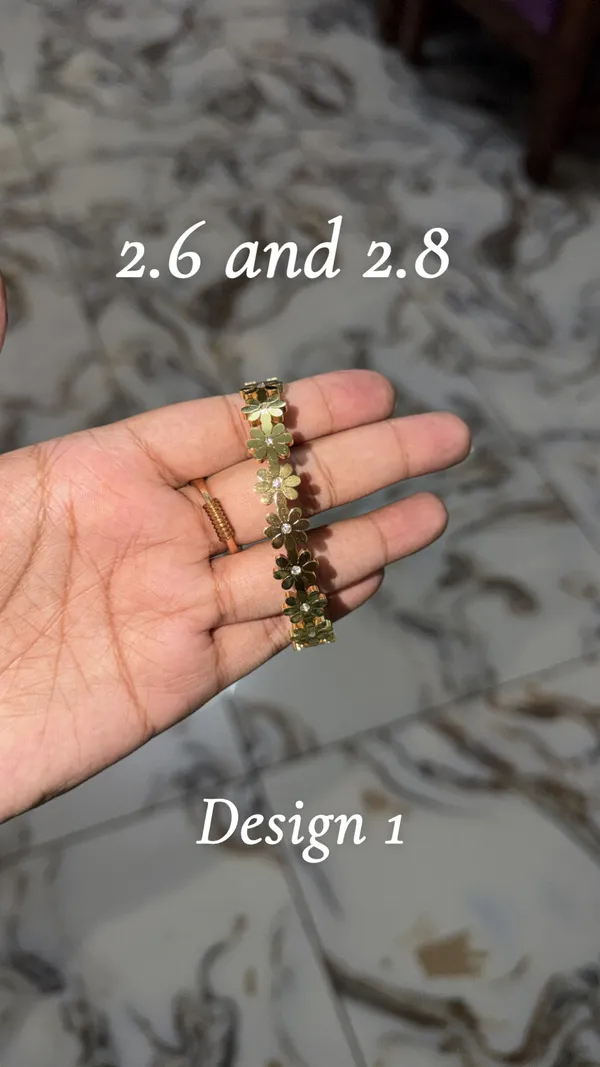 Gold_Anti_Tarnish_Alloy_Floral_Bangle_For_Women