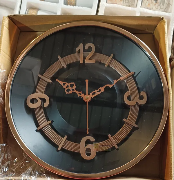 Metal_Decorative_Gold_Tone_Black_Dial_Round_Wall_Clock