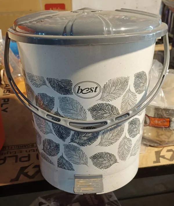 Plastic_Everyday_Leaf_Print_Pedal_Dustbin