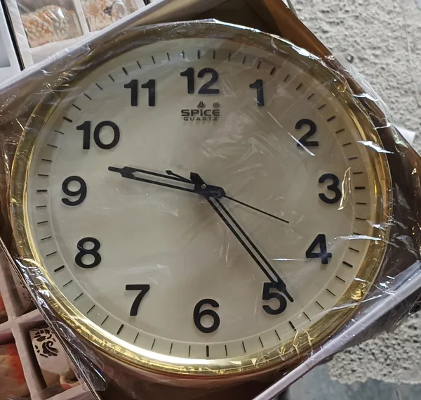 Metal_Classic_Gold_Tone_Round_Analog_Wall_Clock