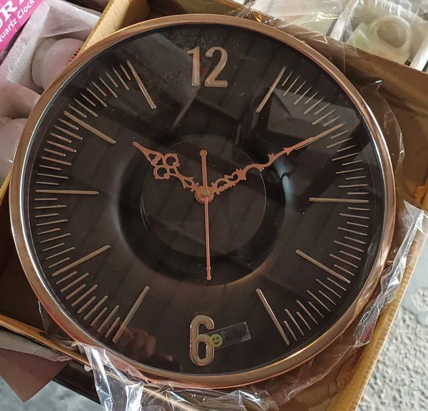 Metal_Modern_Rose_Gold_Tone_Black_Dial_Wall_Clock