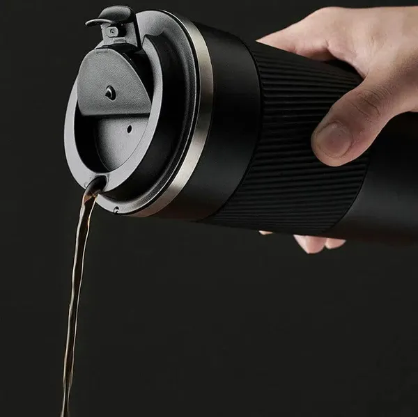 Black_Ribbed_Travel_Coffee_Mug