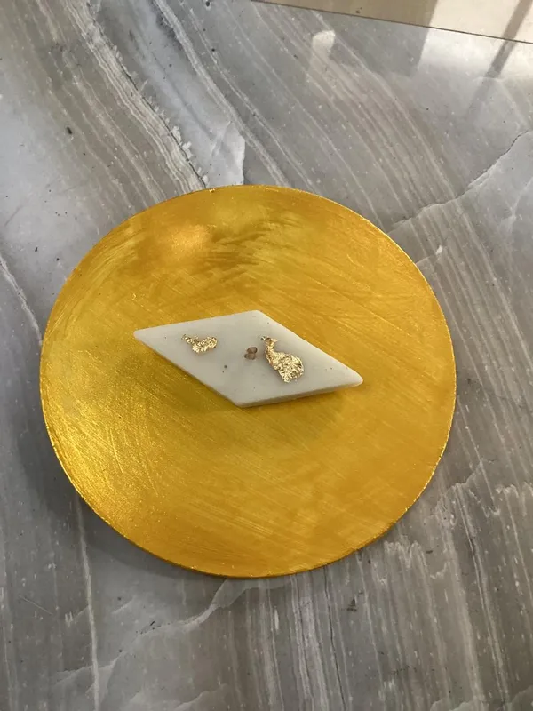 Golden_Finish_Assorted_Motif_Decorative_Display_Plate