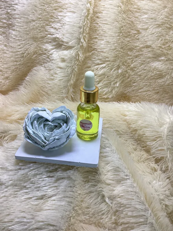 Sandalwood_Essential_Oil_Dropper_Bottle