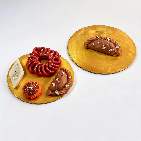 Metal_Golden_Finish_Assorted_Motif_Decorative_Display_Plate_-_Pack_of_2