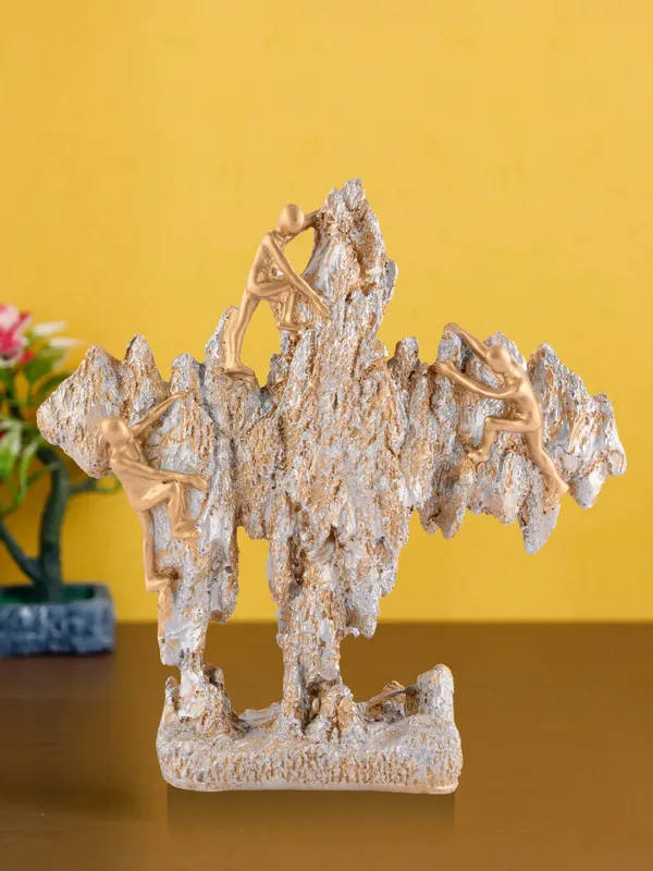Mountain_Climber_Figurine_Decorative_Sculpture