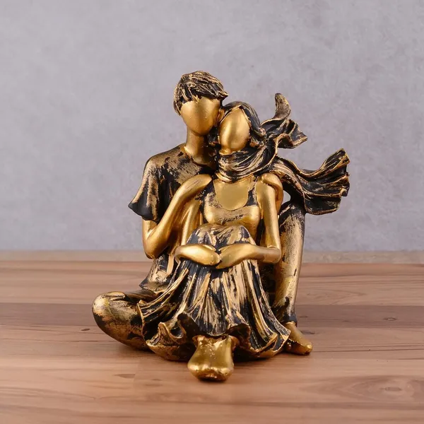 Resin_Gold_Black_Seated_Romantic_Couple_Figurine
