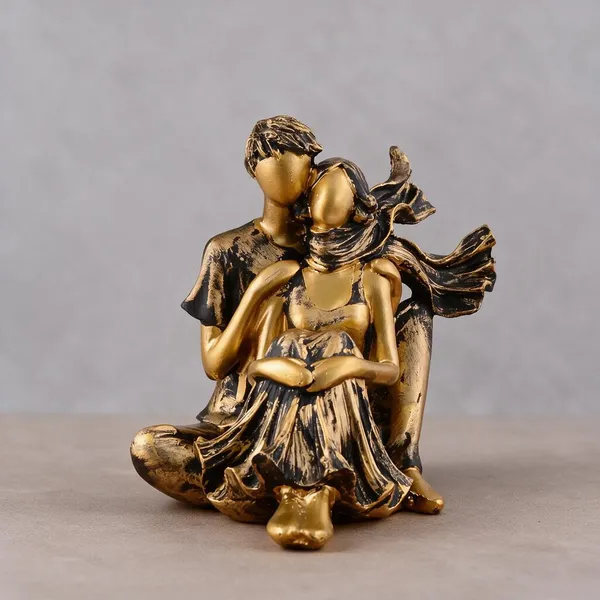 Resin_Gold_Black_Seated_Romantic_Couple_Figurine