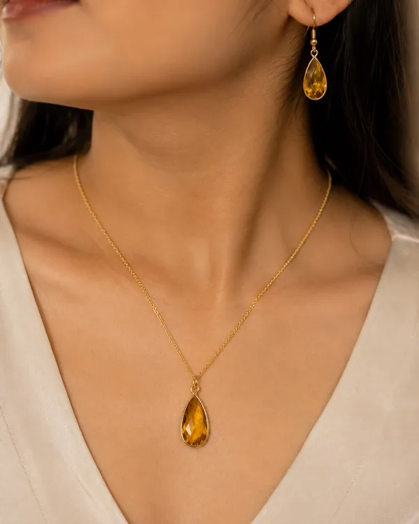 Gold_Tone_Teardrop_Pendant_Necklace_Set_for_Women