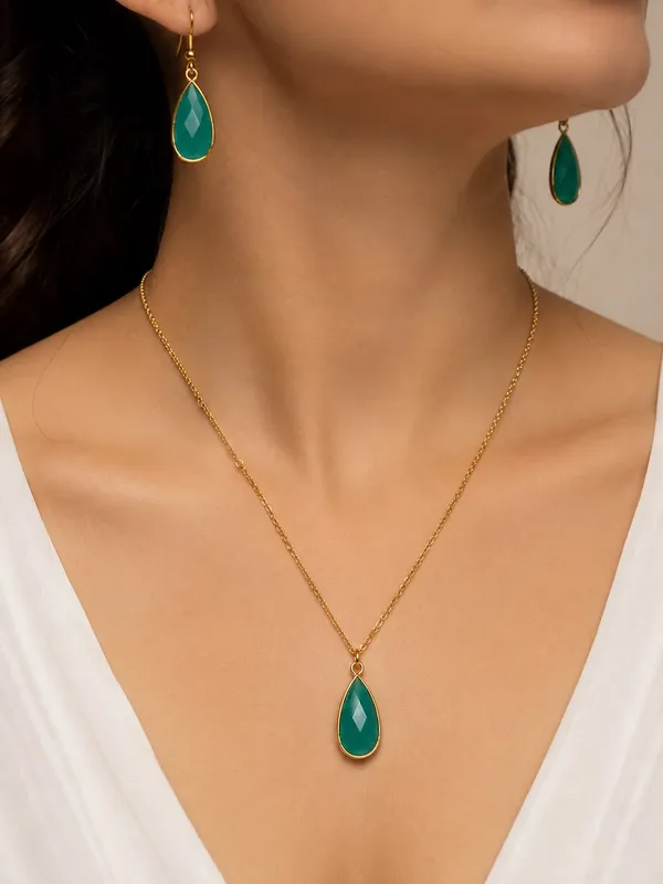 Green_Teardrop_Pendant_Necklace_And_Earrings_Set_For_Women