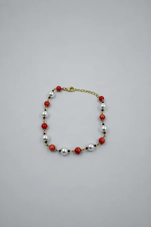 Red_And_White_Beaded_Bracelet_for_Women