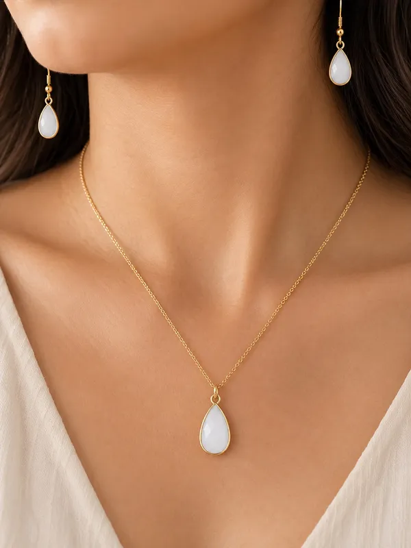 Gold_Tone_Teardrop_Pendant_Necklace_And_Earrings_Set_For_Women