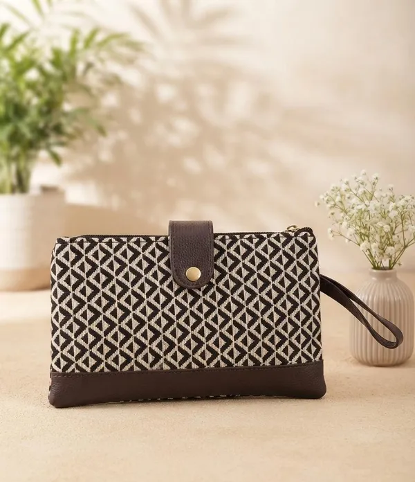 Black_Woven_Patterned_Wristlet_Clutch_for_Women