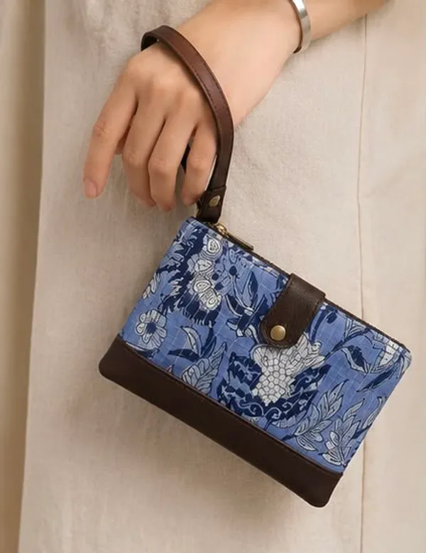 Blue_Printed_Wristlet_Clutch_For_Women
