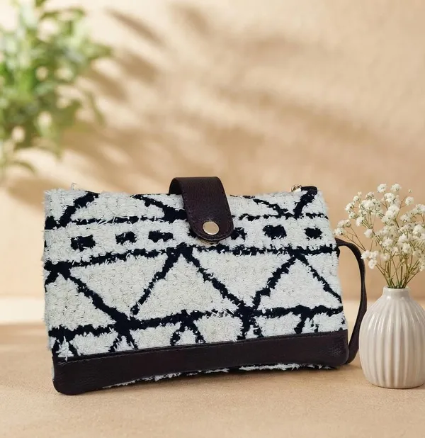 Black_Fabric_Printed_Sling_Bag_For_Women