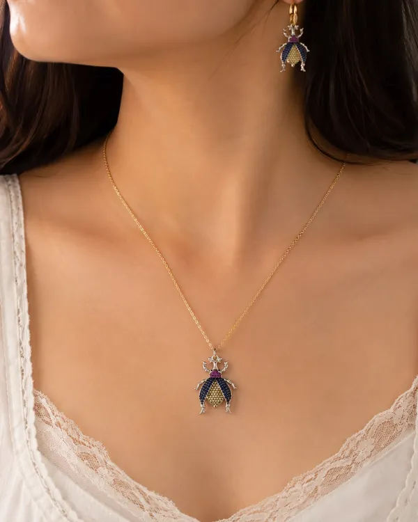 Gold_Tone_Insect_Pendant_Necklace_And_Earrings_Set_for_Women