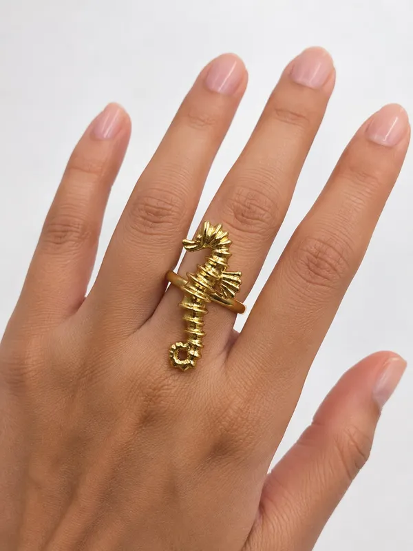 Gold_Tone_Seahorse_Statement_Ring_for_Women
