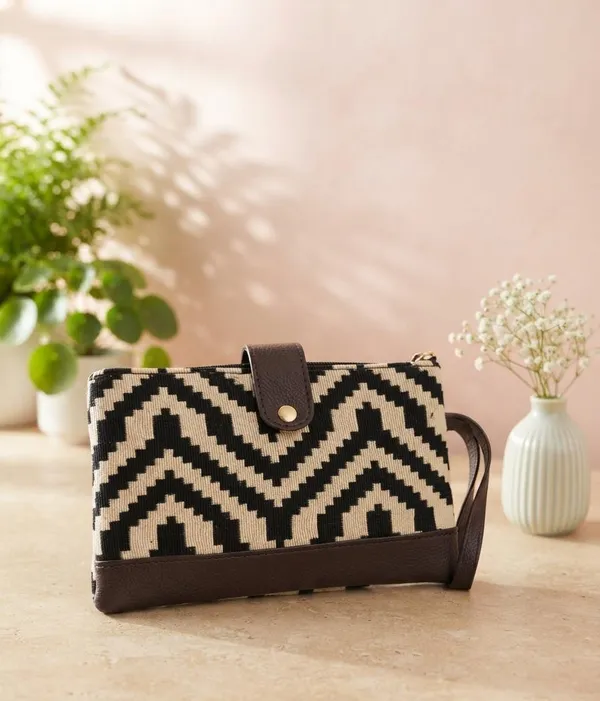 Black_Woven_Geometric_Sling_Bag_for_Women