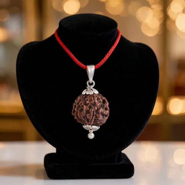 Brown_Rudraksha_Pendant_Necklace_For_Individuals_Seeking_A_Traditional_Rudraksha_Pendant