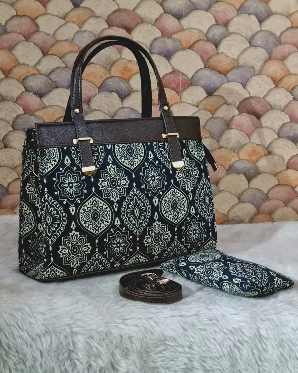 Black_Printed_Structured_Tote_Bag_For_Women