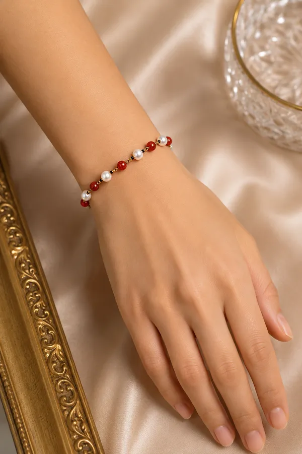 Red_And_White_Beaded_Bracelet_for_Women
