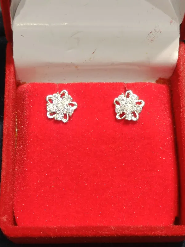 Silver_Floral_Stud_Earrings_for_Women