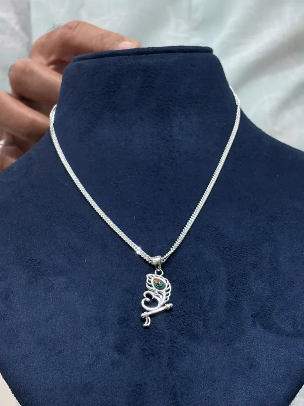 Silver-Tone_Decorative_Pendant_Necklace_for_Women