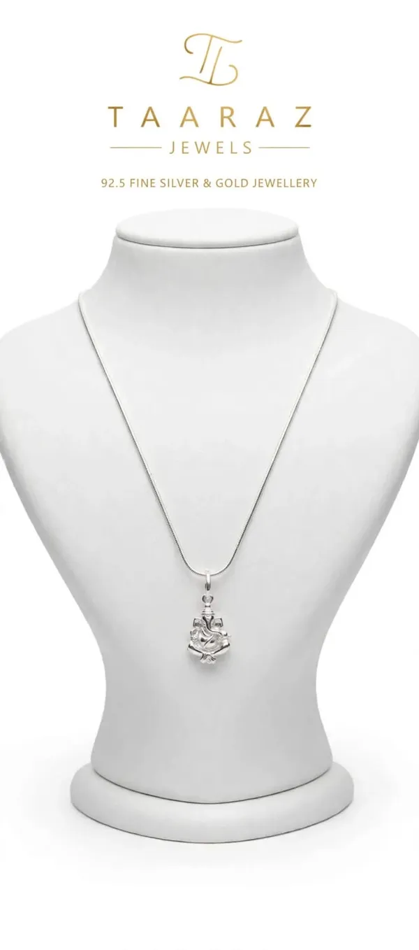 Silver_Ganesh_Pendant_Necklace_for_Women