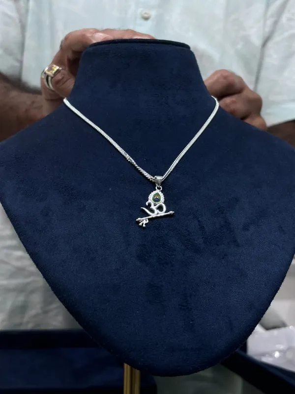 Silver_Tone_Om_Pendant_Necklace