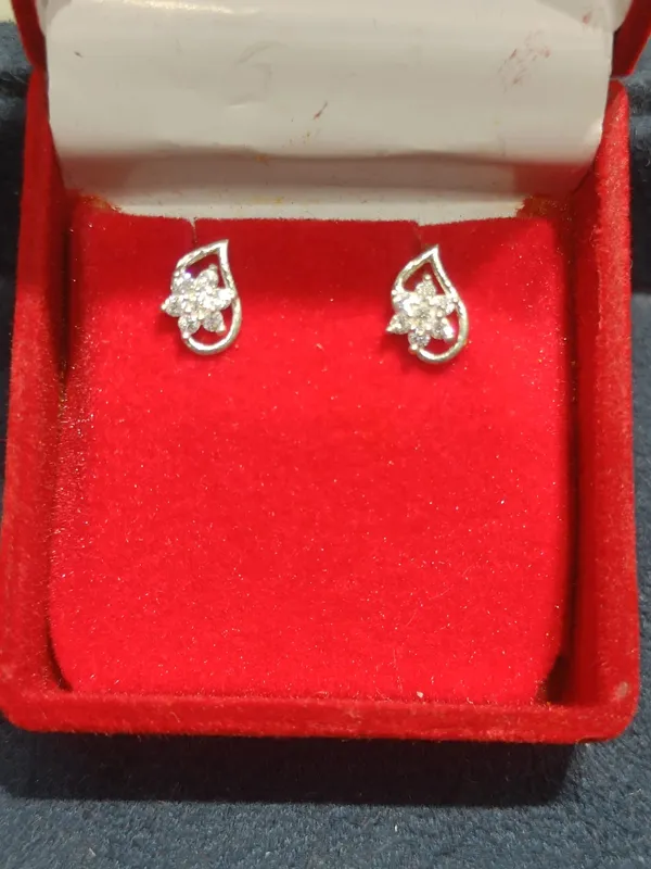 Silver_Tone_Heart_Stud_Earrings_For_Women