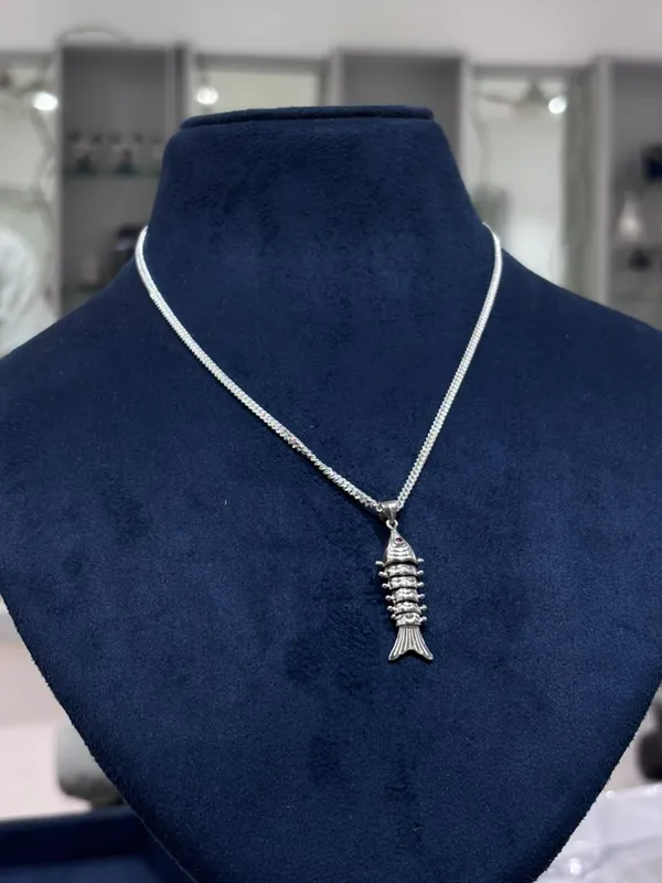 Silver_Tone_Fish_Pendant_Necklace_for_Women