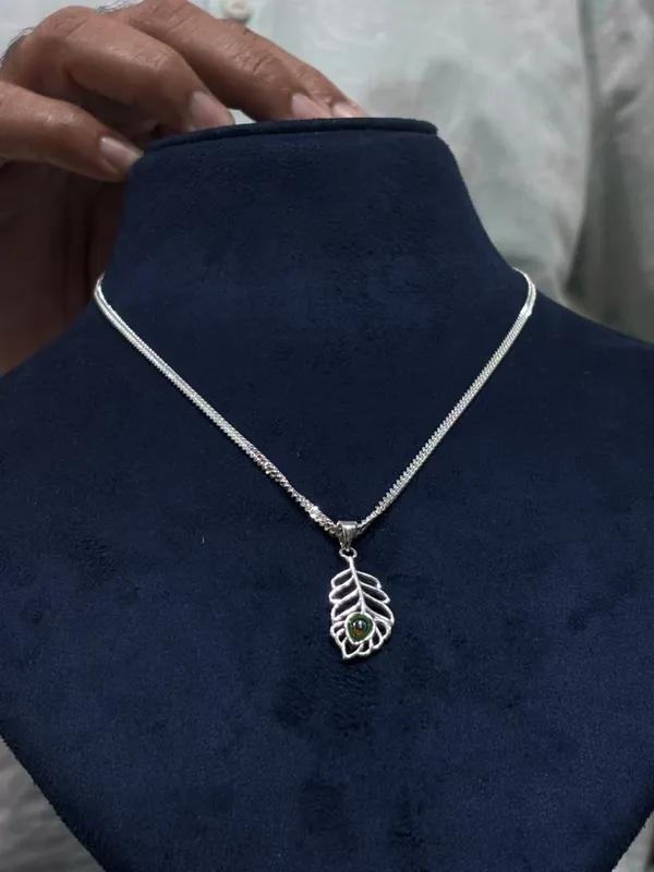 Silver_Tone_Feather_Pendant_Necklace_for_Women