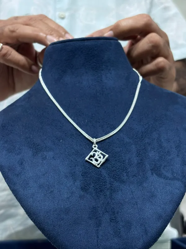Silver_Tone_Om_Pendant_Necklace_for_Women
