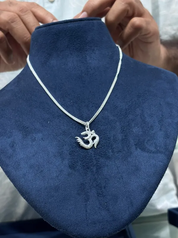Silver_Tone_Om_Pendant_Necklace