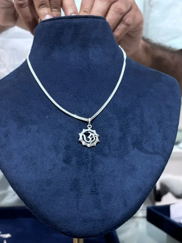 Silver_Tone_Om_Pendant_Necklace_for_Women