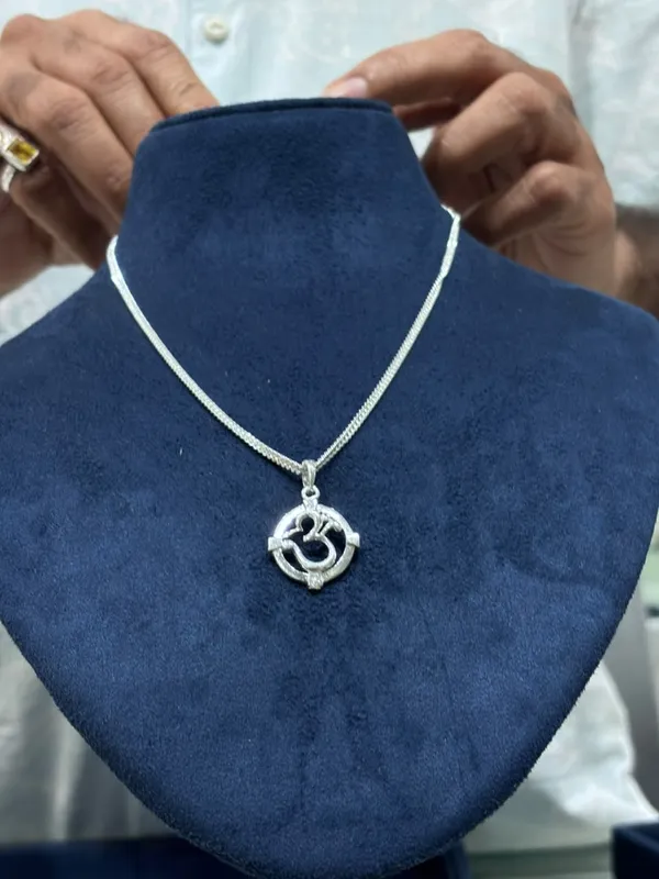 Silver_Toned_Symbolic_Pendant_Necklace_for_Unisex